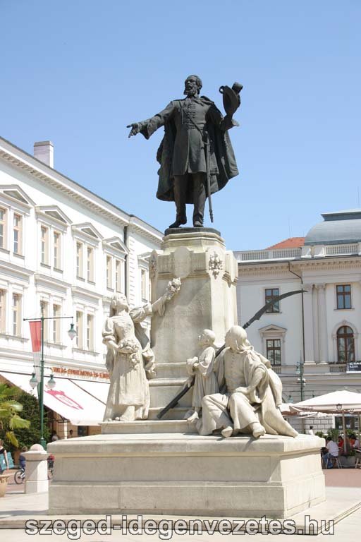 140 Kossuth Lajos szobra