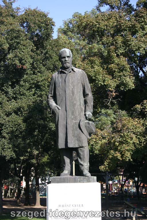 201 Juhász Gyula szobra