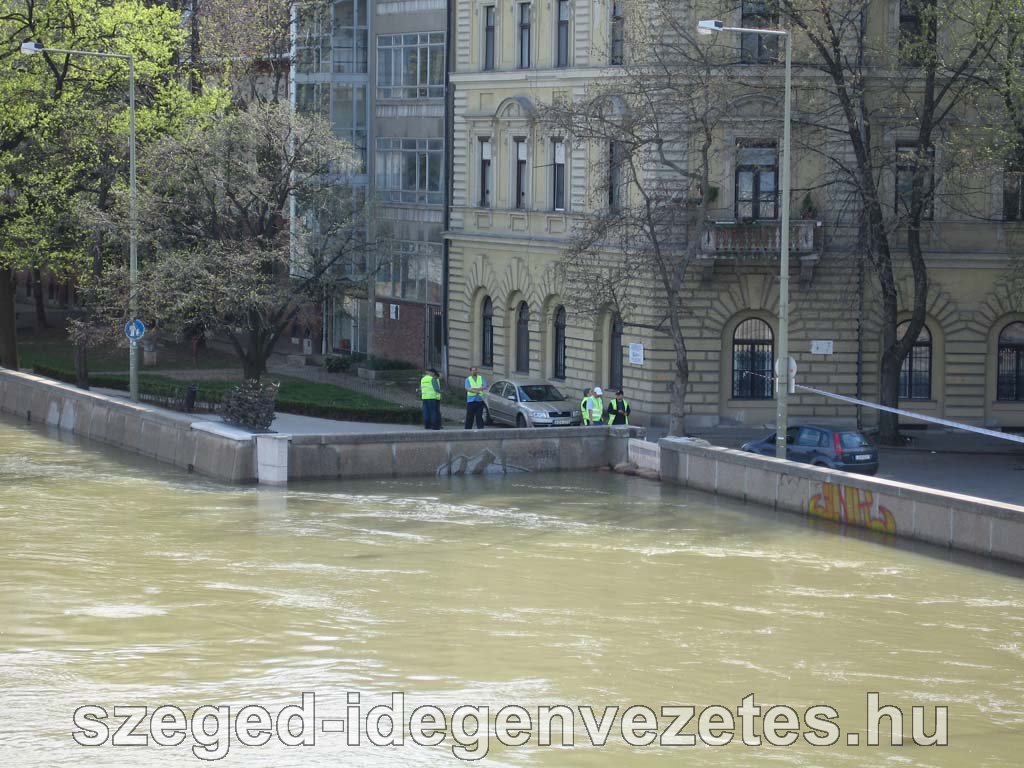 203 A Tisza eddigi legmagasabb vízállásakor, 2006. ápr. 11-én